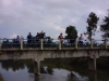 Foto Dulu di Pinggir Jembatan